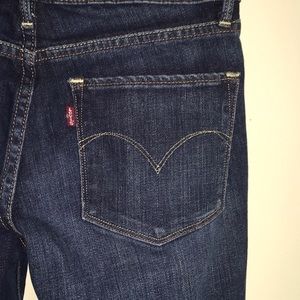 Levi’s Demi Curve